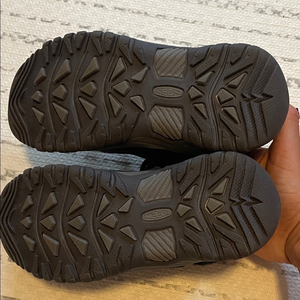 Keen Kids' Navy and Black Sneakers NWOT - Picture 8 of 8